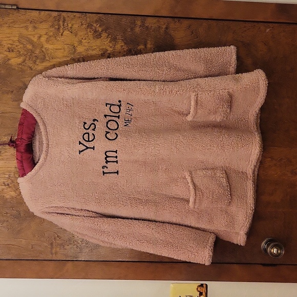 Tops - Oversized sherpalike pullover top M NWOT